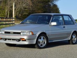 Редкий 35-летний хот-хэтч Toyota Corolla пустят с молотка