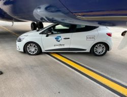 Renault Clio столкнулся с самолётом Boeing 737