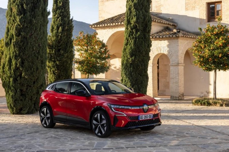 Renault не производит электрический Megane из-за нехватки деталей из Украины