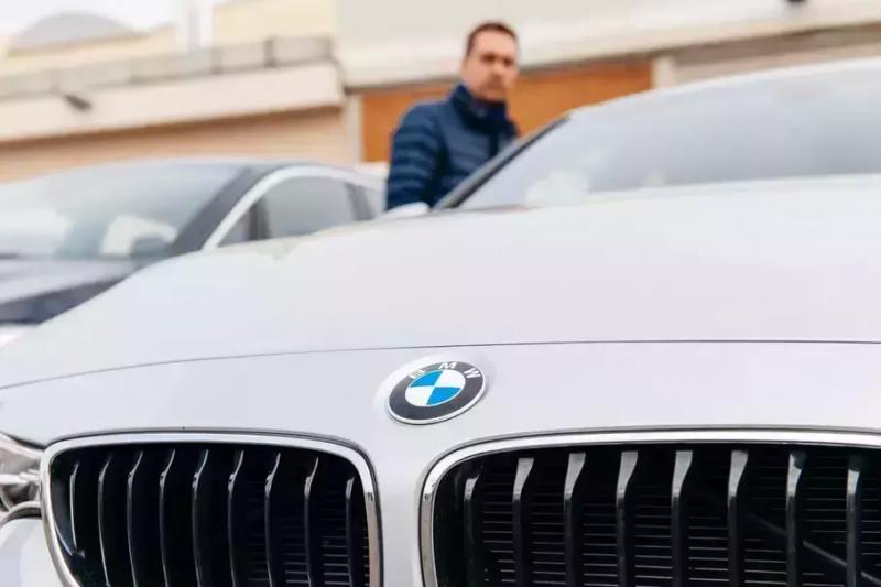 Россияне отказываются от покупки и продажи автомобилей из-за кризиса