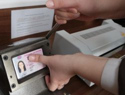 Российским водителям хотят продлить срок действия прав