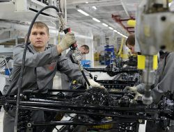 Руководство марки УАЗ останавливает автозавод. Временно