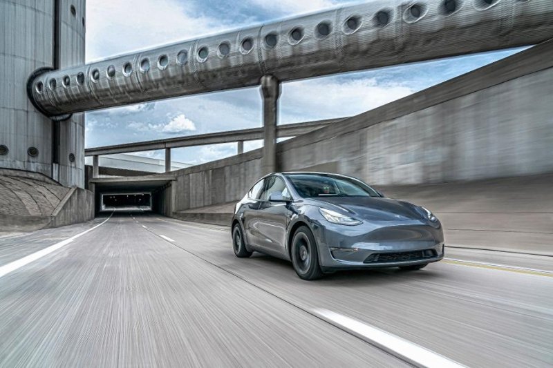 Tesla исключила провод для зарядки из списка стандартного оснащения электрокаров