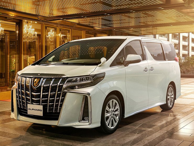 Toyota Alphard получила «золотую» комплектацию