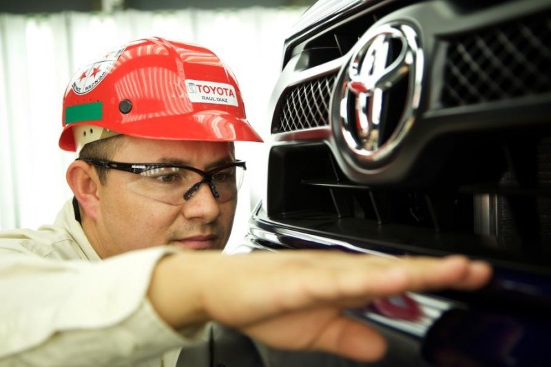 Toyota отправит в простой девять заводов