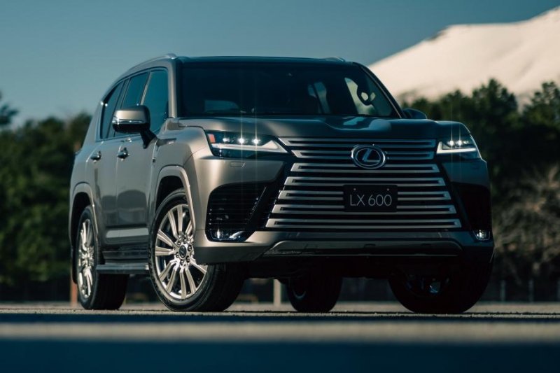 Toyota отзывает более 500 тысяч машин, в том числе новый Lexus LX