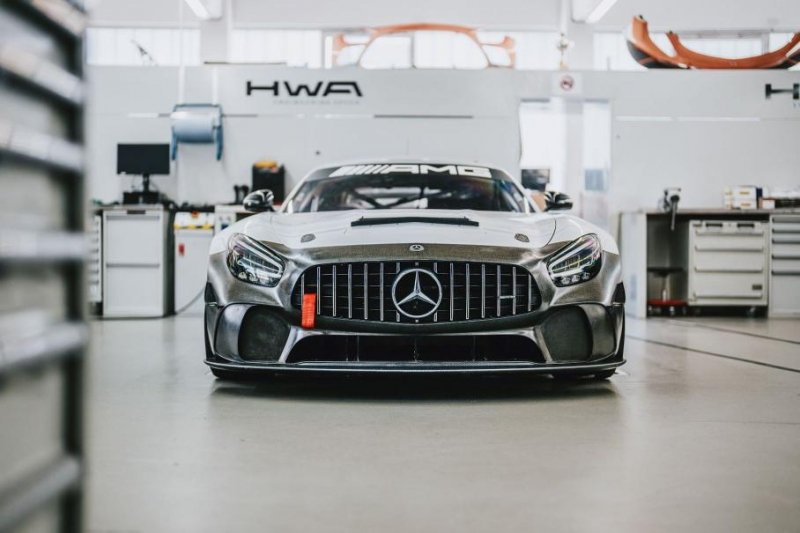 Трековые Mercedes-AMG GT4 получат экологичные бампера из льна