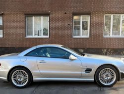 В Москве продают новый родстер Mercedes-Benz 2002 года выпуска