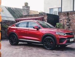 В России рекордно подорожали автомобили Geely