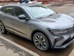 В России сфотографировали электрический Renault Megane