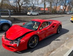Владелец Ferrari разбил суперкар через три километра после покупки