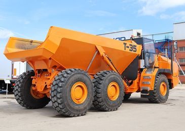 Вместо Volvo и Caterpillar: в России построили огромный грузовой «капотник»