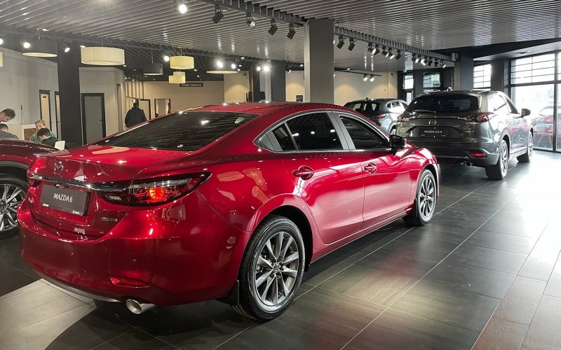 
            Доллар подешевел, а машины &mdash; нет. Что будет с ценами дальше
        