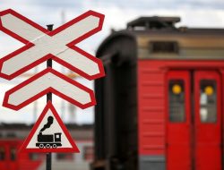 Как надо проезжать ж/д переезд: в ГИБДД рассказали, как сохранить права