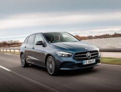 Mercedes откажется от производства машин В-класса