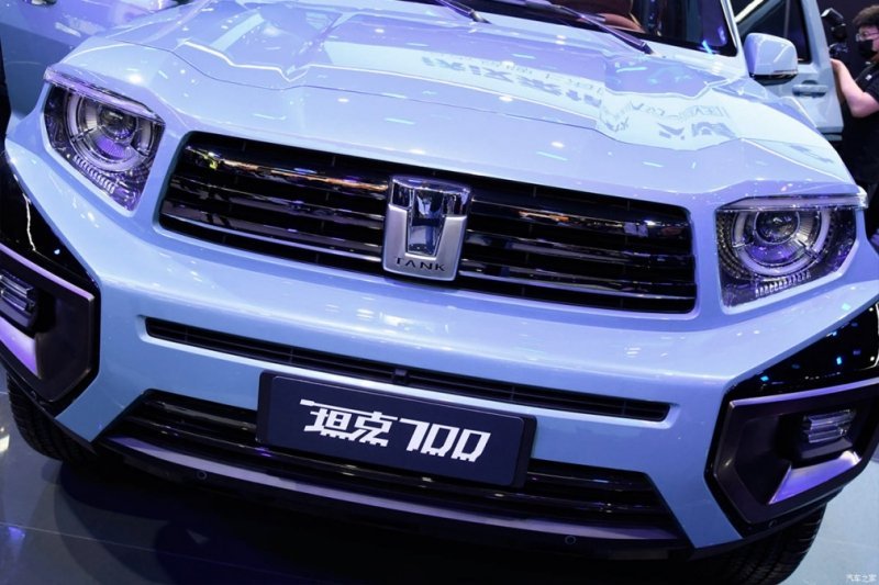 
            Вместо &laquo;Крузака&raquo; и &laquo;Гелика&raquo;. Топ-5 премиум-внедорожников из Китая
        