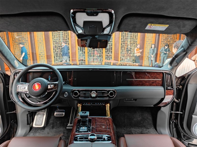 
            Вместо &laquo;Крузака&raquo; и &laquo;Гелика&raquo;. Топ-5 премиум-внедорожников из Китая
        