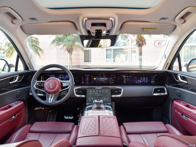 
            Вместо &laquo;Крузака&raquo; и &laquo;Гелика&raquo;. Топ-5 премиум-внедорожников из Китая
        