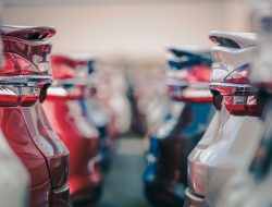 Продажи новых автомобилей в России упали на 78,5%