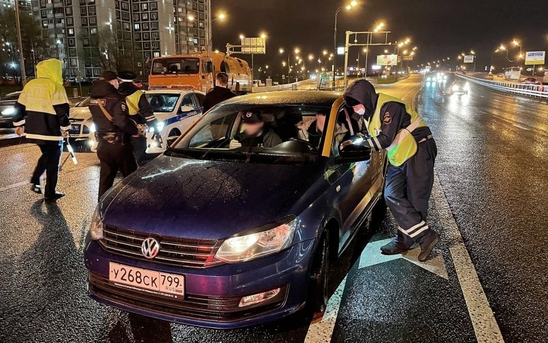 
            Репортаж из патруля ГИБДД: погоня, поиск пьяных и психологические трюки
        