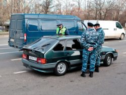 ГИБДД начала охоту за тонированными автомобилями