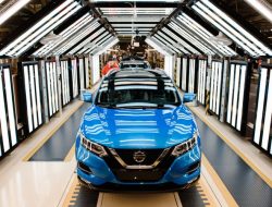 Глава Nissan заявил об остановке выпуска машин в России на год