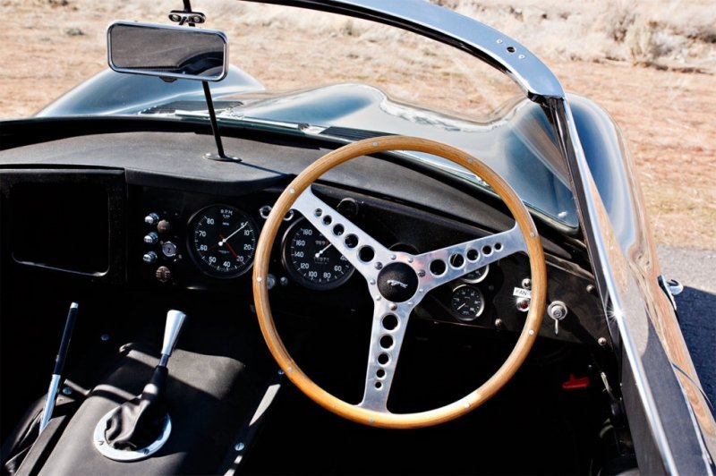 
            Старые авто в состоянии новых. Как купить классическую машину без пробега
        