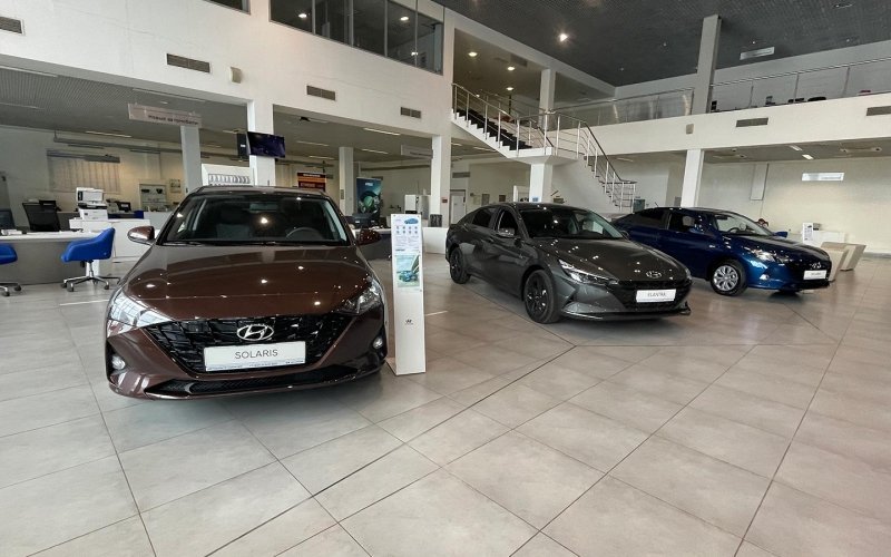 
            Топ-10 самых популярных авто в России. Реальные цены и наличие у дилеров
        