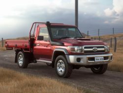 Очереди за старым Toyota Land Cruiser из 80-х растянулись на два года