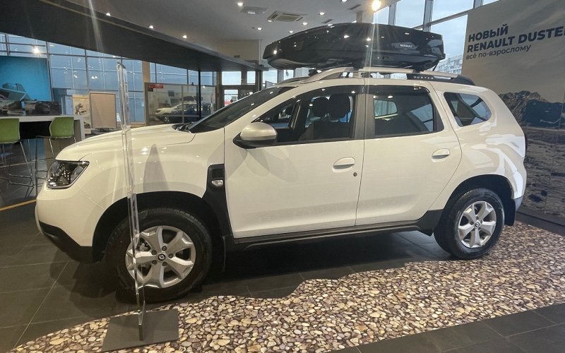 
            Доллар подешевел, а машины &mdash; нет. Что будет с ценами дальше
        