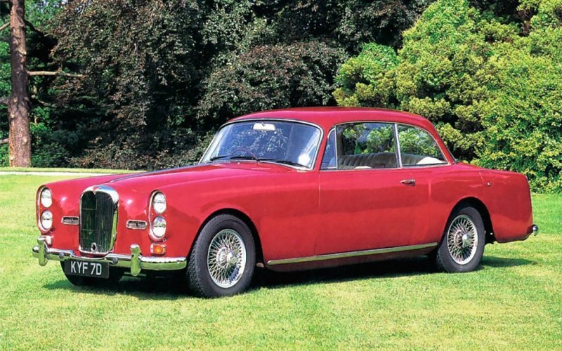 
            Старые авто в состоянии новых. Как купить классическую машину без пробега
        