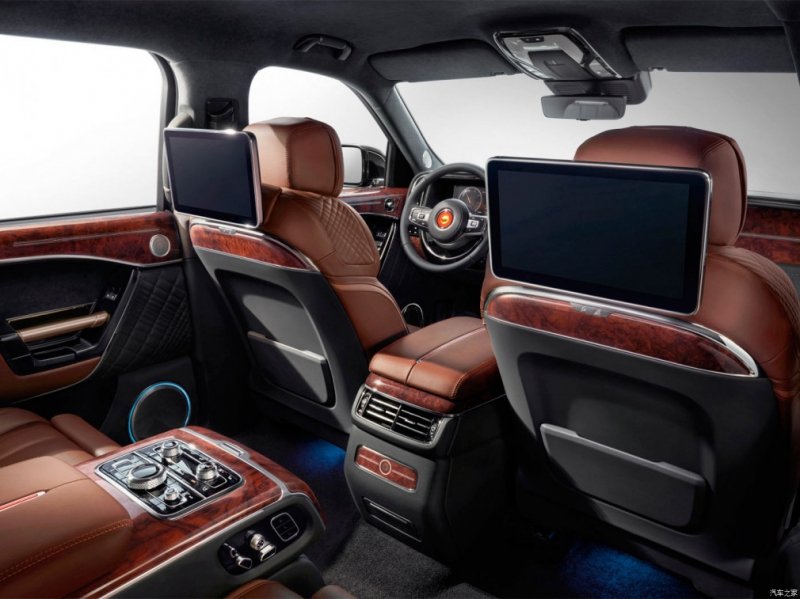 
            Вместо &laquo;Крузака&raquo; и &laquo;Гелика&raquo;. Топ-5 премиум-внедорожников из Китая
        