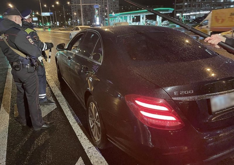 
            Репортаж из патруля ГИБДД: погоня, поиск пьяных и психологические трюки
        