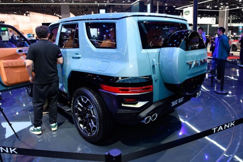 
            Вместо &laquo;Крузака&raquo; и &laquo;Гелика&raquo;. Топ-5 премиум-внедорожников из Китая
        