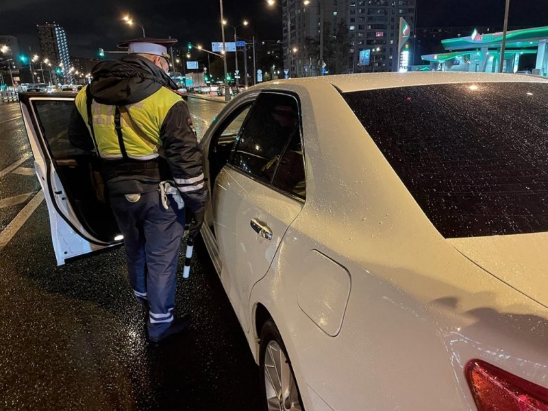 
            Репортаж из патруля ГИБДД: погоня, поиск пьяных и психологические трюки
        