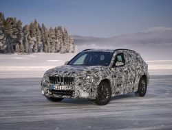 BMW вывела электрокроссовер iX1 на зимние тесты
