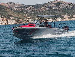 Brabus представил свой первый катер Shadow 300 Edition One