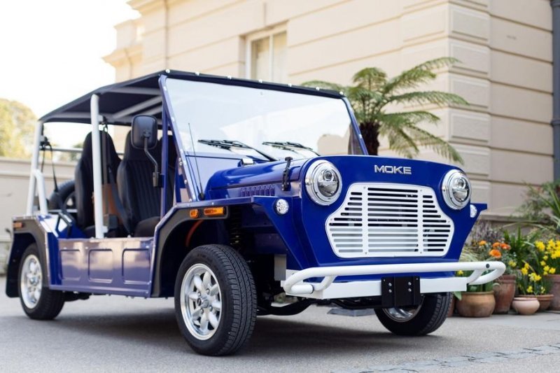 Британцы возродили Mini Moke в виде электромобиля