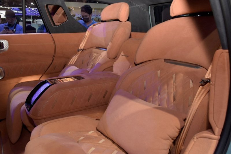 
            Вместо &laquo;Крузака&raquo; и &laquo;Гелика&raquo;. Топ-5 премиум-внедорожников из Китая
        