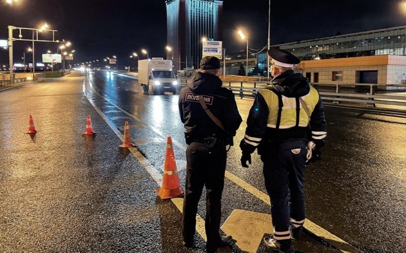 
            Репортаж из патруля ГИБДД: погоня, поиск пьяных и психологические трюки
        