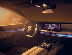 Дизайнер BMW предрек скорый конец моды на гигантские экраны