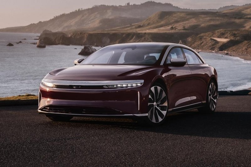 Электрокар Lucid Air проехал более 1100 километров без подзарядки