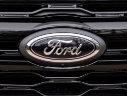 Ford отзывает десятки тысяч машин. У них загораются двигатели