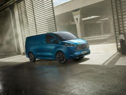 Ford представил электрический фургон E-Transit Custom