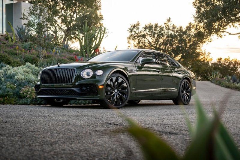 Гибридный Flying Spur признан самым экономичным Bentley в истории