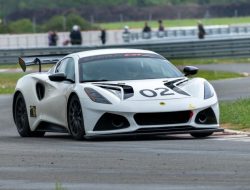 Гоночный Lotus Emira GT4 дебютировал с мотором Toyota