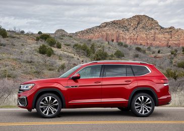 Хорошего должно быть много: тест-драйв VW Teramont против Mazda CX&minus;9