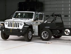 Jeep Wrangler стал единственным из 18 внедорожников, провалившим новый краш-тест