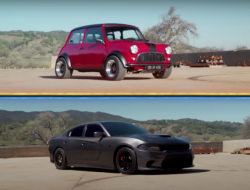 Классический MINI Cooper и Dodge Charger Hellcat сравнили в гонке по прямой