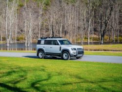 Land Rover сделал особый Defender к 30-летию дебюта модели в США